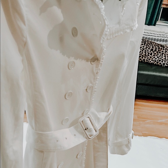 Burberry Trench Coat w/ruffled edges White / Cream - Picture 2 of 8